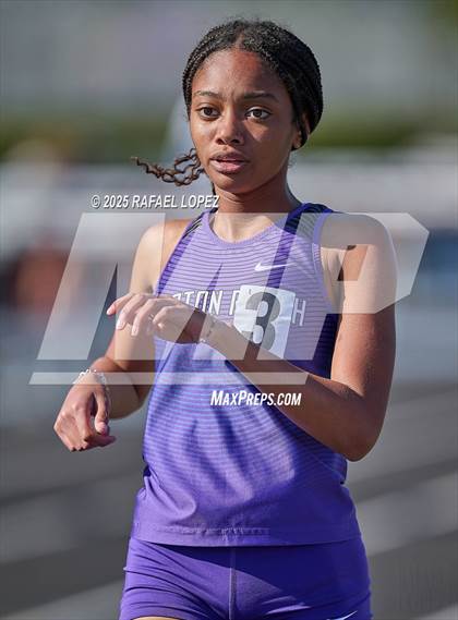 Thumbnail 1 in Dog Pound Invitational (800M) photogallery.