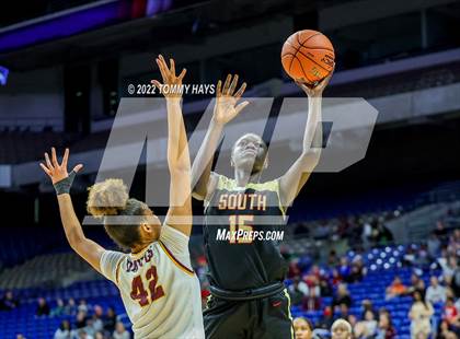 Thumbnail 3 in Summer Creek vs. South Grand Prairie (UIL 6A State Semifinal) photogallery.