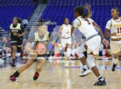 Thumbnail 3 in Summer Creek vs. South Grand Prairie (UIL 6A State Semifinal) photogallery.