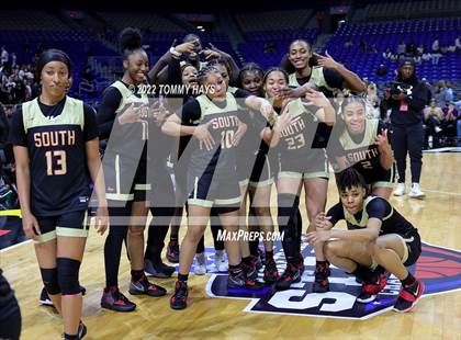 Thumbnail 2 in Summer Creek vs. South Grand Prairie (UIL 6A State Semifinal) photogallery.