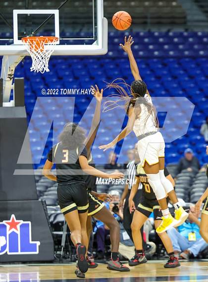 Thumbnail 1 in Summer Creek vs. South Grand Prairie (UIL 6A State Semifinal) photogallery.