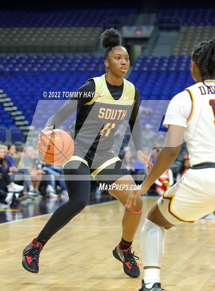 Thumbnail 2 in Summer Creek vs. South Grand Prairie (UIL 6A State Semifinal) photogallery.