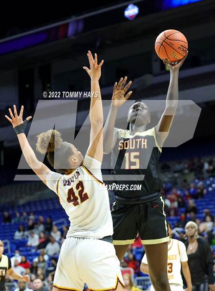 Thumbnail 1 in Summer Creek vs. South Grand Prairie (UIL 6A State Semifinal) photogallery.