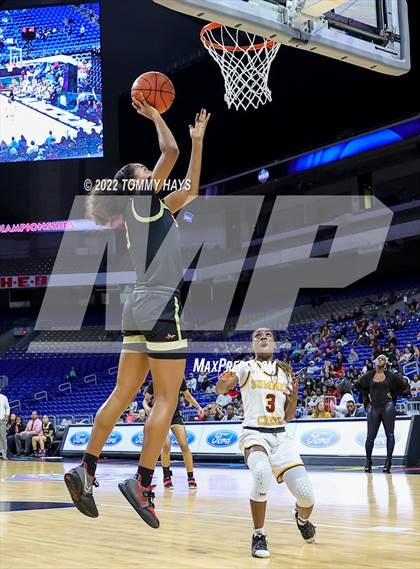 Thumbnail 3 in Summer Creek vs. South Grand Prairie (UIL 6A State Semifinal) photogallery.