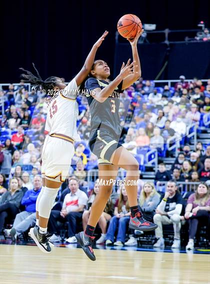 Thumbnail 1 in Summer Creek vs. South Grand Prairie (UIL 6A State Semifinal) photogallery.