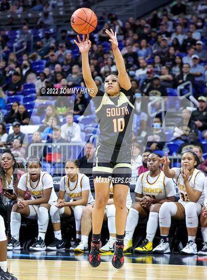 Thumbnail 3 in Summer Creek vs. South Grand Prairie (UIL 6A State Semifinal) photogallery.