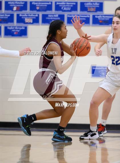 Thumbnail 2 in Davenport vs La Vernia (UIL 4A Region 3 Bi-District) photogallery.