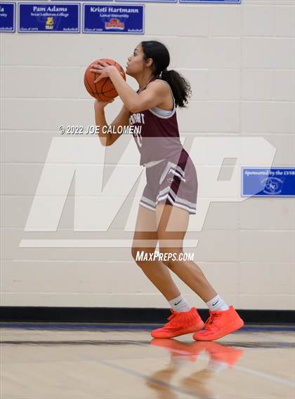 Thumbnail 2 in Davenport vs La Vernia (UIL 4A Region 3 Bi-District) photogallery.