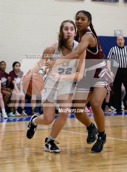 Thumbnail 3 in Davenport vs La Vernia (UIL 4A Region 3 Bi-District) photogallery.
