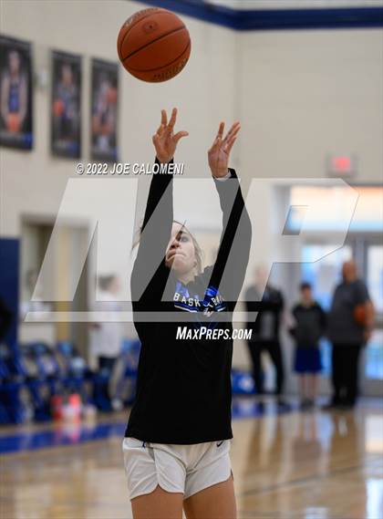 Thumbnail 2 in Davenport vs La Vernia (UIL 4A Region 3 Bi-District) photogallery.