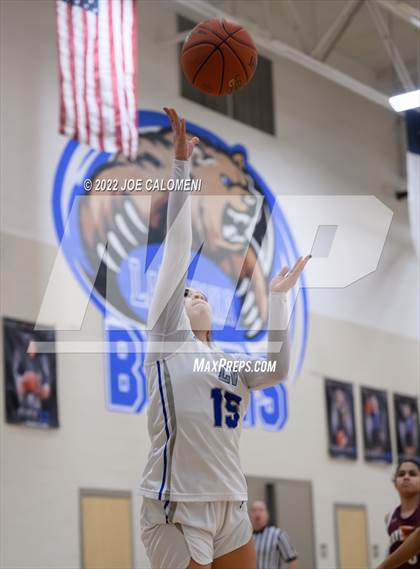 Thumbnail 2 in Davenport vs La Vernia (UIL 4A Region 3 Bi-District) photogallery.
