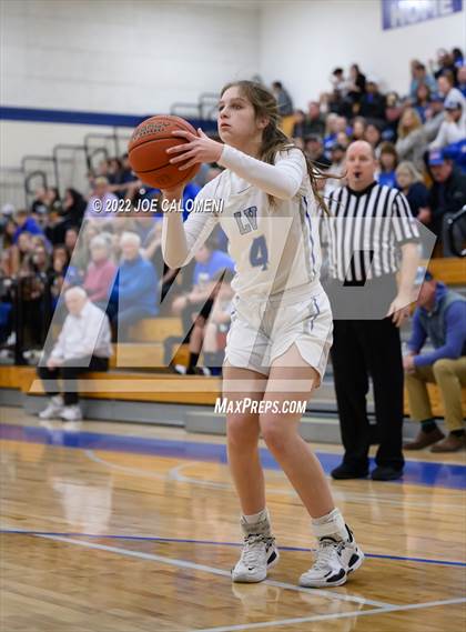 Thumbnail 3 in Davenport vs La Vernia (UIL 4A Region 3 Bi-District) photogallery.
