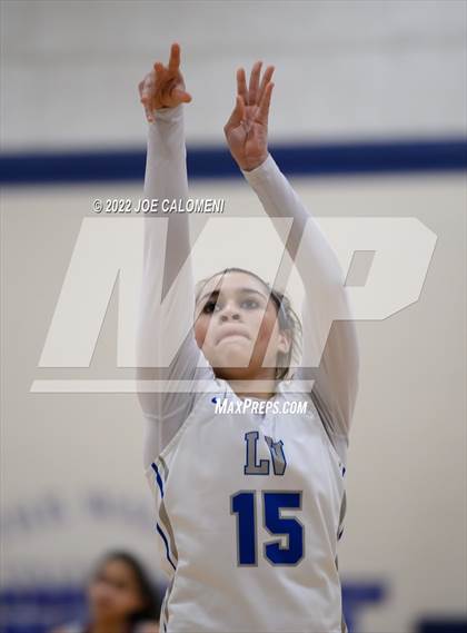 Thumbnail 2 in Davenport vs La Vernia (UIL 4A Region 3 Bi-District) photogallery.