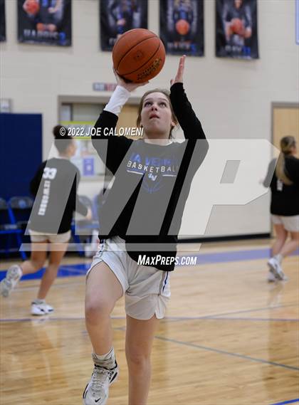 Thumbnail 2 in Davenport vs La Vernia (UIL 4A Region 3 Bi-District) photogallery.