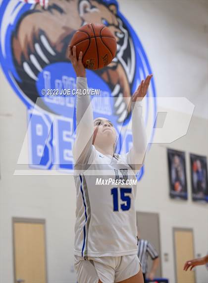 Thumbnail 3 in Davenport vs La Vernia (UIL 4A Region 3 Bi-District) photogallery.