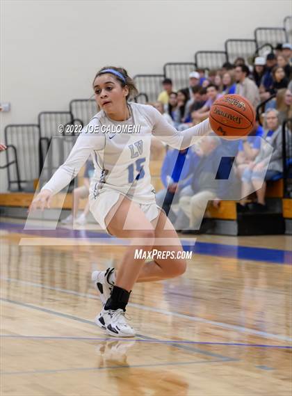 Thumbnail 3 in Davenport vs La Vernia (UIL 4A Region 3 Bi-District) photogallery.
