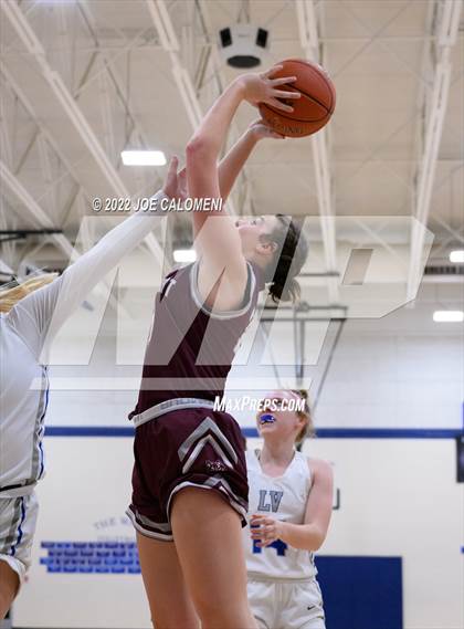 Thumbnail 3 in Davenport vs La Vernia (UIL 4A Region 3 Bi-District) photogallery.