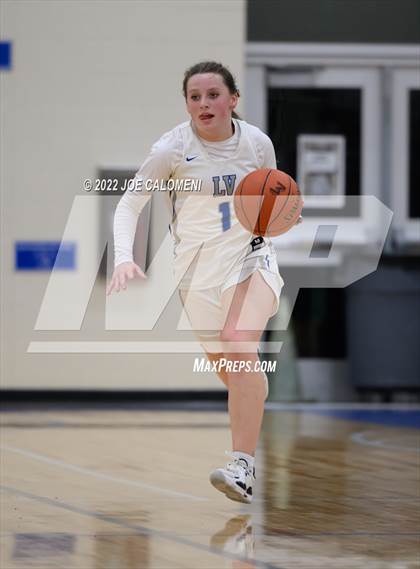 Thumbnail 2 in Davenport vs La Vernia (UIL 4A Region 3 Bi-District) photogallery.