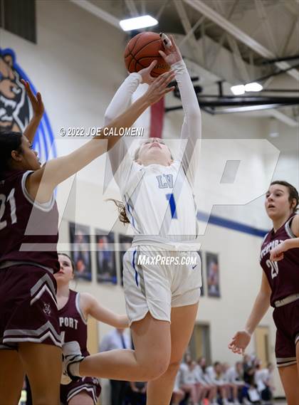 Thumbnail 3 in Davenport vs La Vernia (UIL 4A Region 3 Bi-District) photogallery.