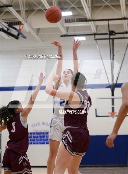 Thumbnail 2 in Davenport vs La Vernia (UIL 4A Region 3 Bi-District) photogallery.