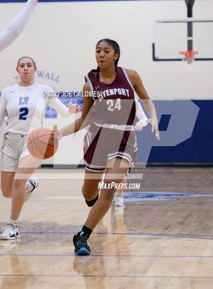 Thumbnail 3 in Davenport vs La Vernia (UIL 4A Region 3 Bi-District) photogallery.