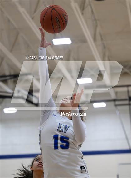 Thumbnail 3 in Davenport vs La Vernia (UIL 4A Region 3 Bi-District) photogallery.