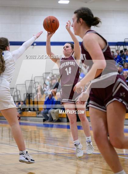 Thumbnail 2 in Davenport vs La Vernia (UIL 4A Region 3 Bi-District) photogallery.
