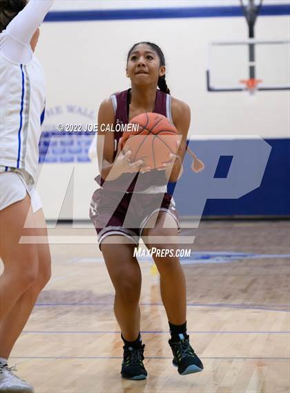 Thumbnail 2 in Davenport vs La Vernia (UIL 4A Region 3 Bi-District) photogallery.