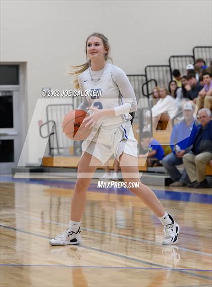 Thumbnail 3 in Davenport vs La Vernia (UIL 4A Region 3 Bi-District) photogallery.