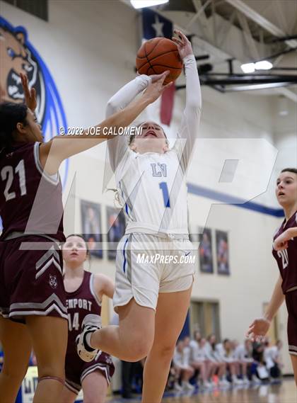 Thumbnail 2 in Davenport vs La Vernia (UIL 4A Region 3 Bi-District) photogallery.