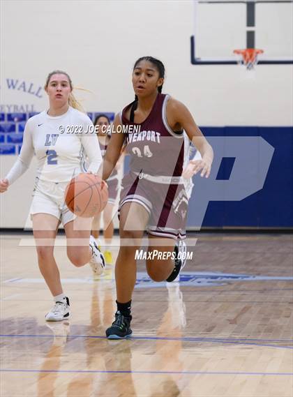 Thumbnail 2 in Davenport vs La Vernia (UIL 4A Region 3 Bi-District) photogallery.