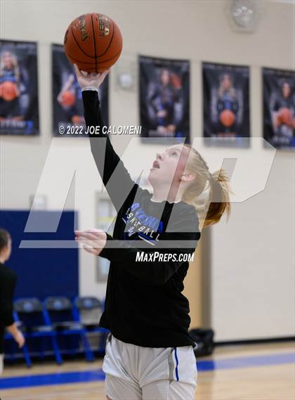 Thumbnail 2 in Davenport vs La Vernia (UIL 4A Region 3 Bi-District) photogallery.