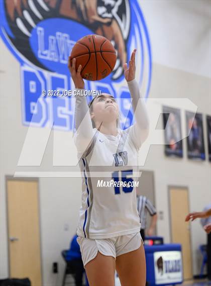 Thumbnail 2 in Davenport vs La Vernia (UIL 4A Region 3 Bi-District) photogallery.