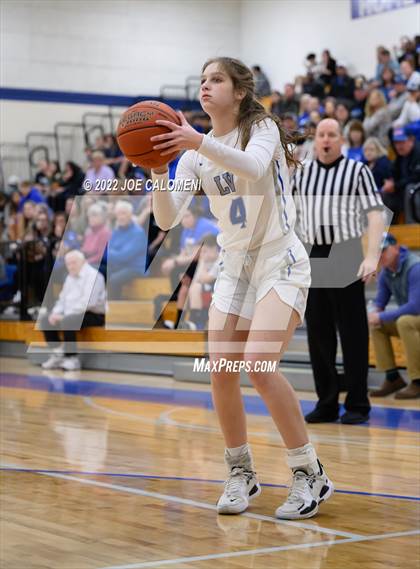 Thumbnail 2 in Davenport vs La Vernia (UIL 4A Region 3 Bi-District) photogallery.
