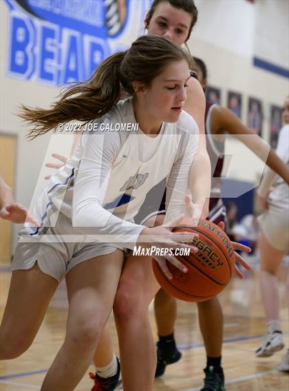 Thumbnail 3 in Davenport vs La Vernia (UIL 4A Region 3 Bi-District) photogallery.