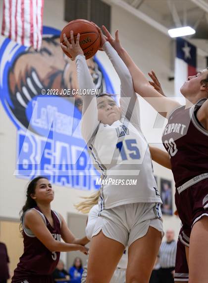 Thumbnail 3 in Davenport vs La Vernia (UIL 4A Region 3 Bi-District) photogallery.
