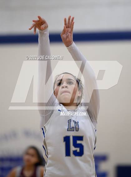 Thumbnail 3 in Davenport vs La Vernia (UIL 4A Region 3 Bi-District) photogallery.