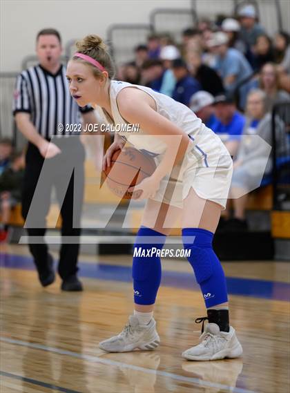 Thumbnail 3 in Davenport vs La Vernia (UIL 4A Region 3 Bi-District) photogallery.