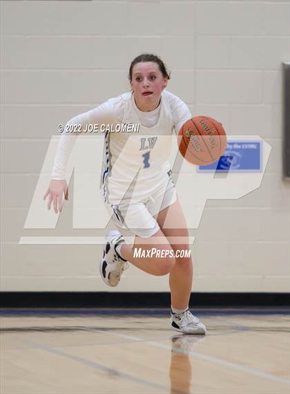 Thumbnail 3 in Davenport vs La Vernia (UIL 4A Region 3 Bi-District) photogallery.