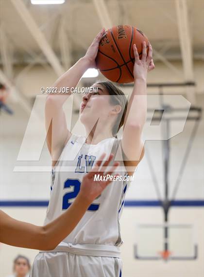 Thumbnail 3 in Davenport vs La Vernia (UIL 4A Region 3 Bi-District) photogallery.