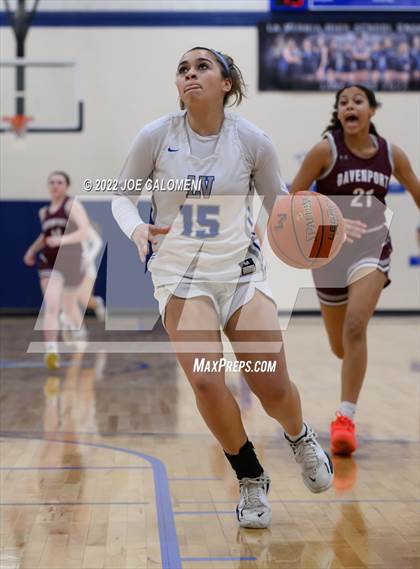 Thumbnail 2 in Davenport vs La Vernia (UIL 4A Region 3 Bi-District) photogallery.