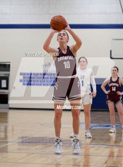 Thumbnail 3 in Davenport vs La Vernia (UIL 4A Region 3 Bi-District) photogallery.