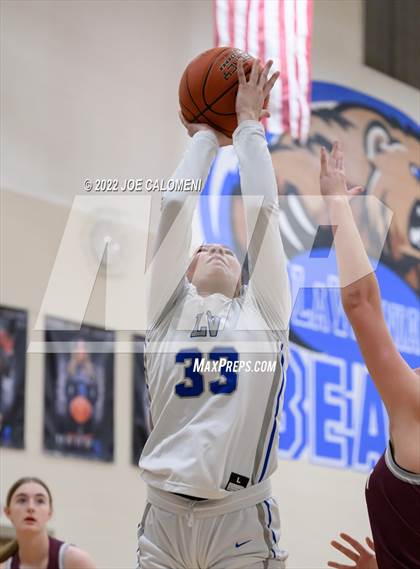 Thumbnail 3 in Davenport vs La Vernia (UIL 4A Region 3 Bi-District) photogallery.