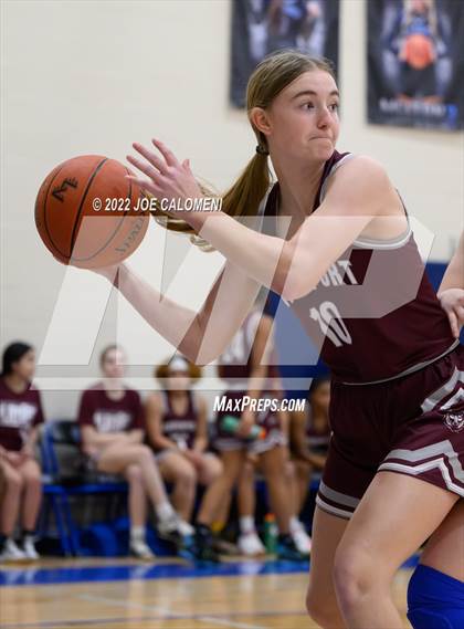 Thumbnail 3 in Davenport vs La Vernia (UIL 4A Region 3 Bi-District) photogallery.