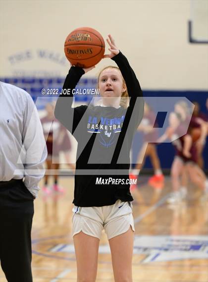 Thumbnail 2 in Davenport vs La Vernia (UIL 4A Region 3 Bi-District) photogallery.