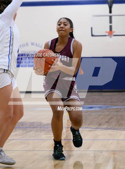 Thumbnail 1 in Davenport vs La Vernia (UIL 4A Region 3 Bi-District) photogallery.