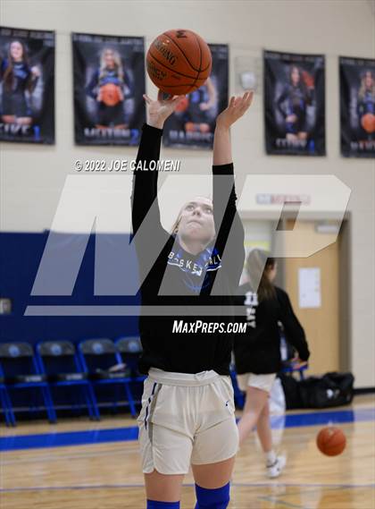 Thumbnail 3 in Davenport vs La Vernia (UIL 4A Region 3 Bi-District) photogallery.