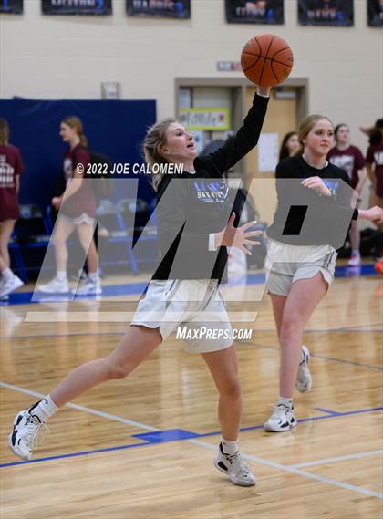 Thumbnail 3 in Davenport vs La Vernia (UIL 4A Region 3 Bi-District) photogallery.