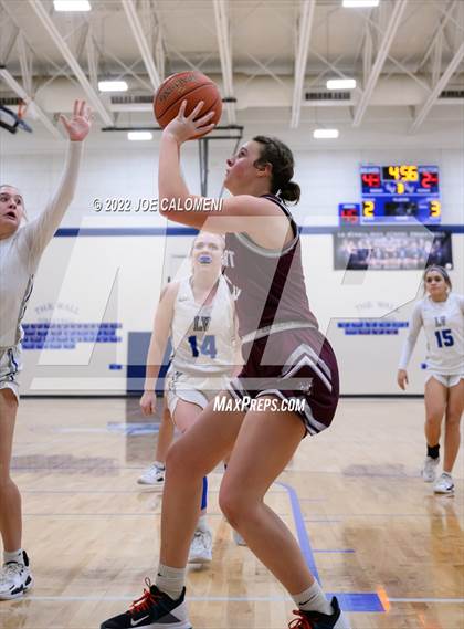 Thumbnail 3 in Davenport vs La Vernia (UIL 4A Region 3 Bi-District) photogallery.