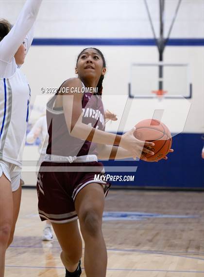 Thumbnail 2 in Davenport vs La Vernia (UIL 4A Region 3 Bi-District) photogallery.